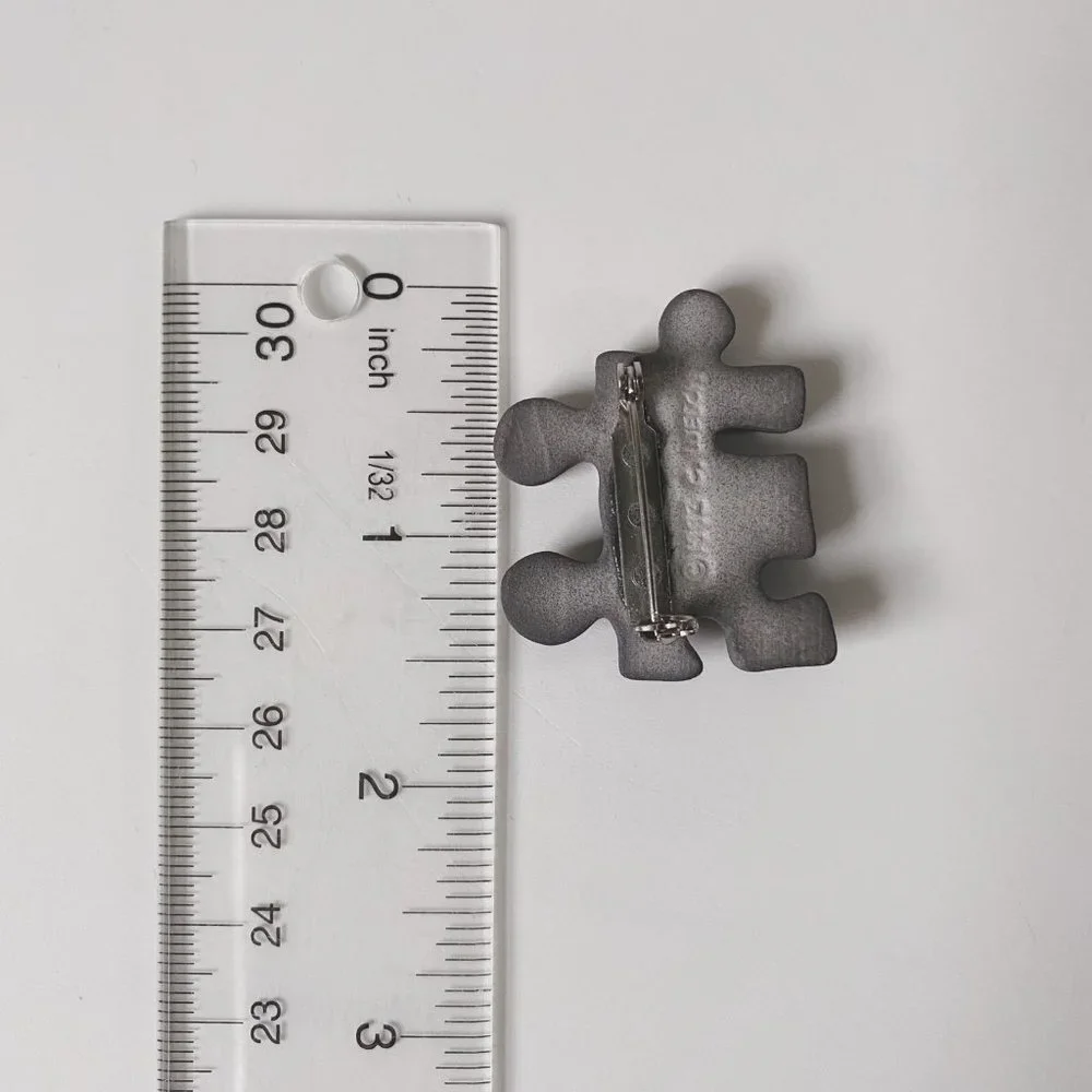 Vintage 1993 Ceramic White and Grey Enamel Interlocking Puzzle Piece Brooch - Picture 7 of 7
